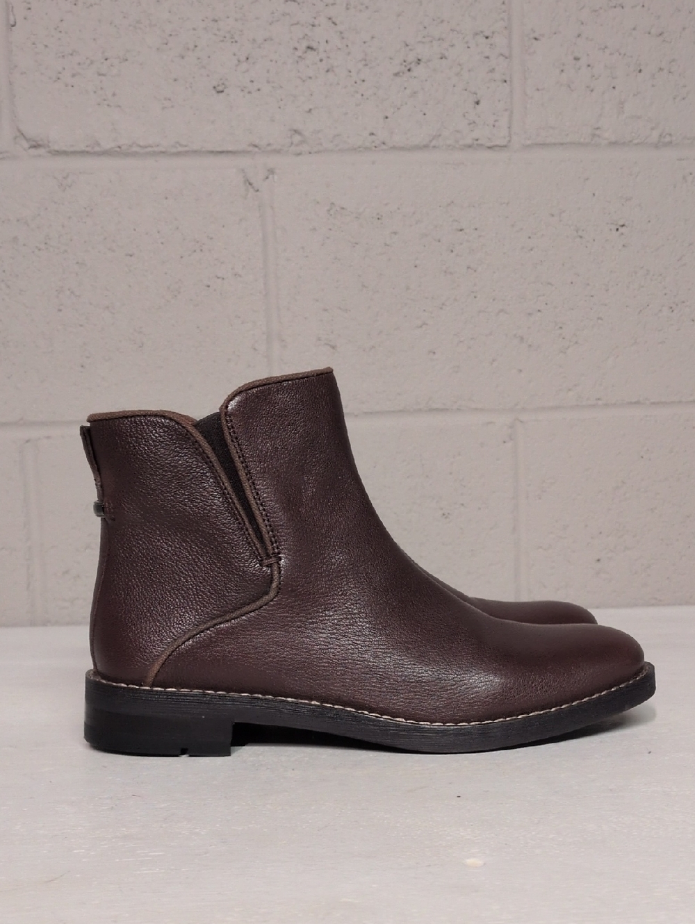 Franco Marcus Brown Leather Ankle Bootie Size 7, like new condition, Minimalist - Picture 4 of 11